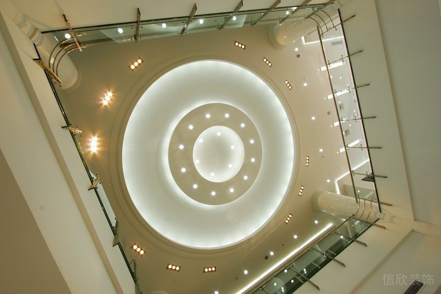银行大厅圆形造型天花