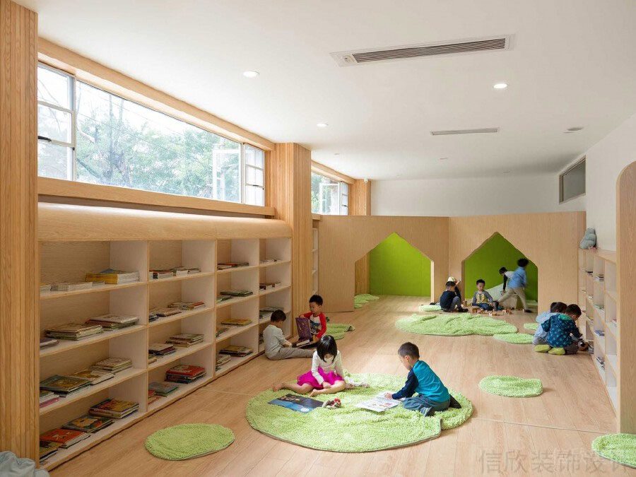 幼儿园装修设计效果图原木风定制收纳阅读书柜。童躲避屋，色环保装修。
