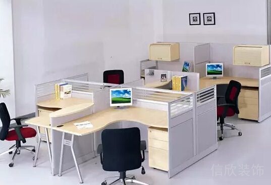 简约风四人桌办公室工位装修图