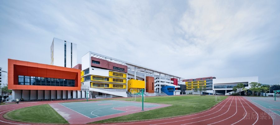 学校红色操场橡胶跑道