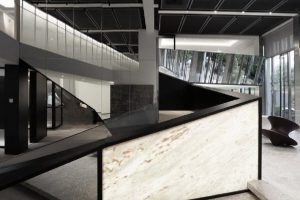 斜面墙体设计水磨石办公室阶梯楼梯效果图