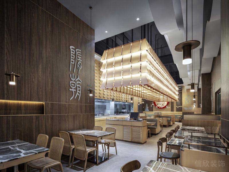 餐厅原木色与黑色石材搭配设计图