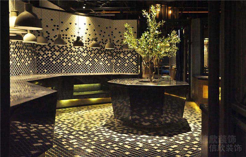 酒店黑色空间里的马赛克拼图设计效果
