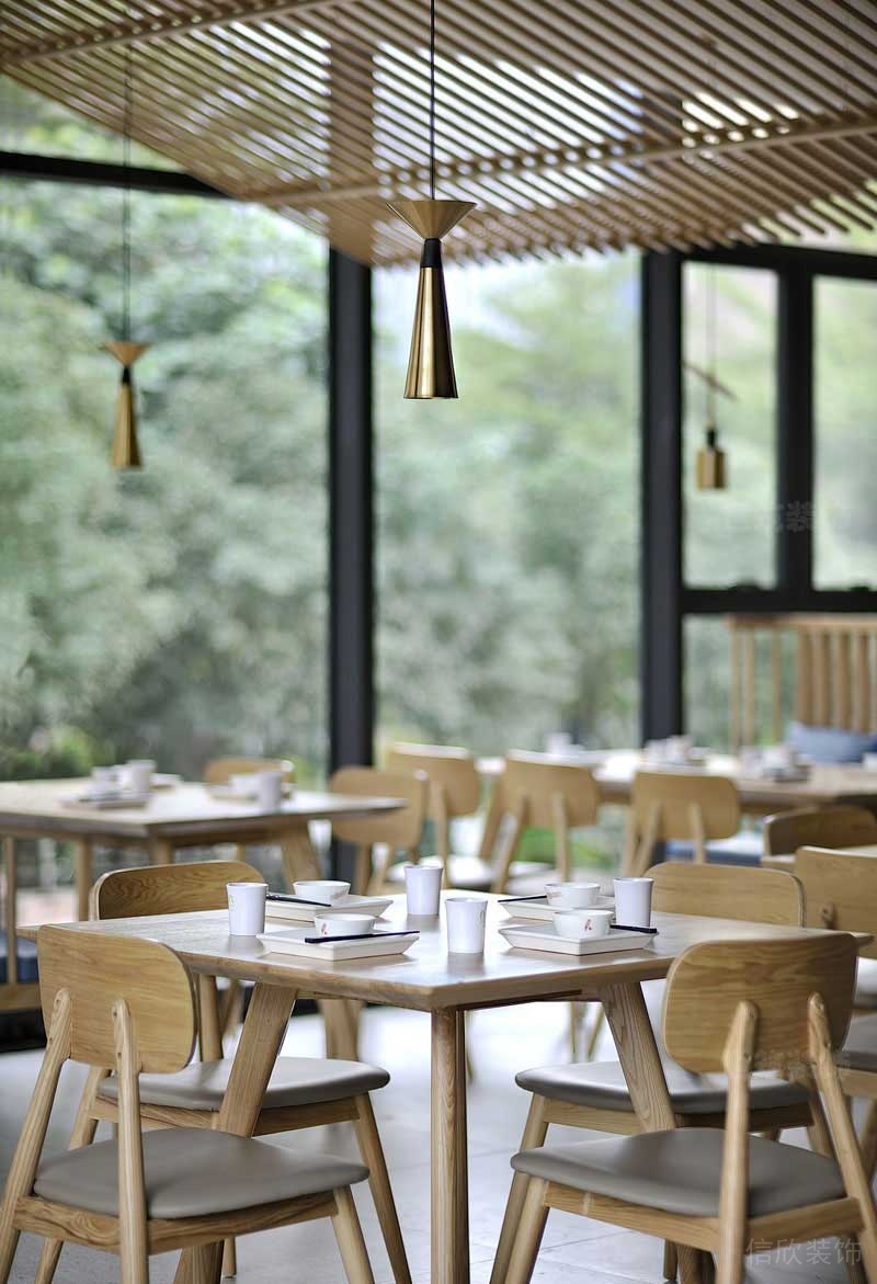 日式风格餐厅公共用餐区桌椅组合