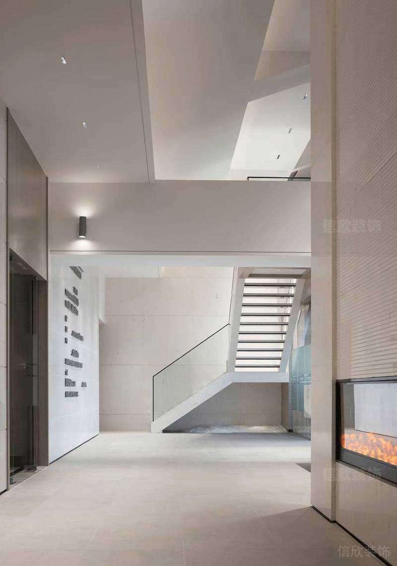 现代风格办公空间白色调楼梯厅
