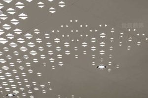 现代风格办公室天花白色铝板镂空吊顶