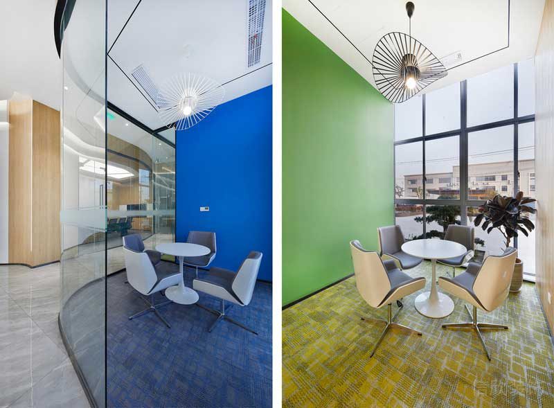 深圳龙华现代风格大型办公室装修设计洽谈室玻璃隔断