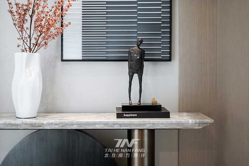 深圳龙华新中式家庭住宅装修艺术雕塑