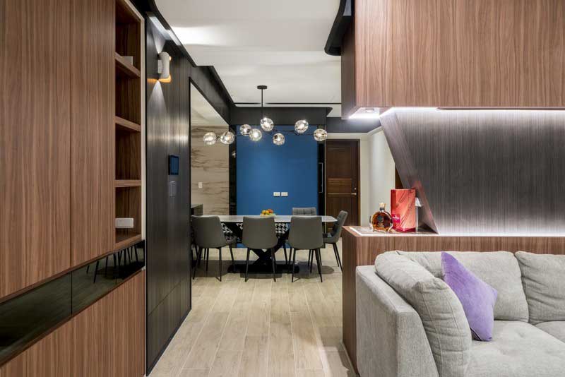 深圳福田下沙港式现代家庭旧房装修改造客厅沙发背景墙