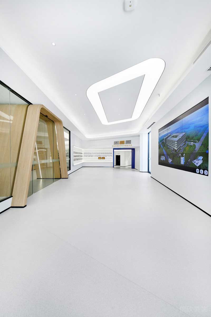 深圳龙华现代风格大型办公室装修设计地面铺贴