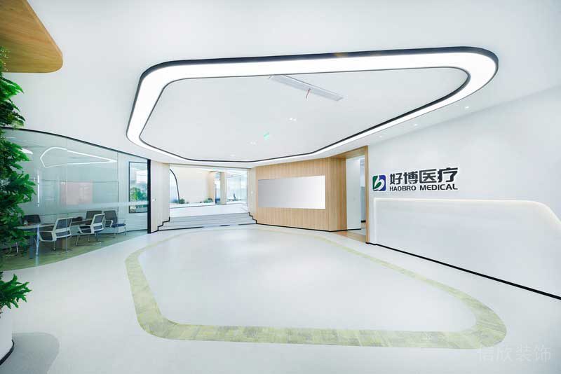 深圳龙华现代风格大型办公室装修设计五楼电梯厅形象背景