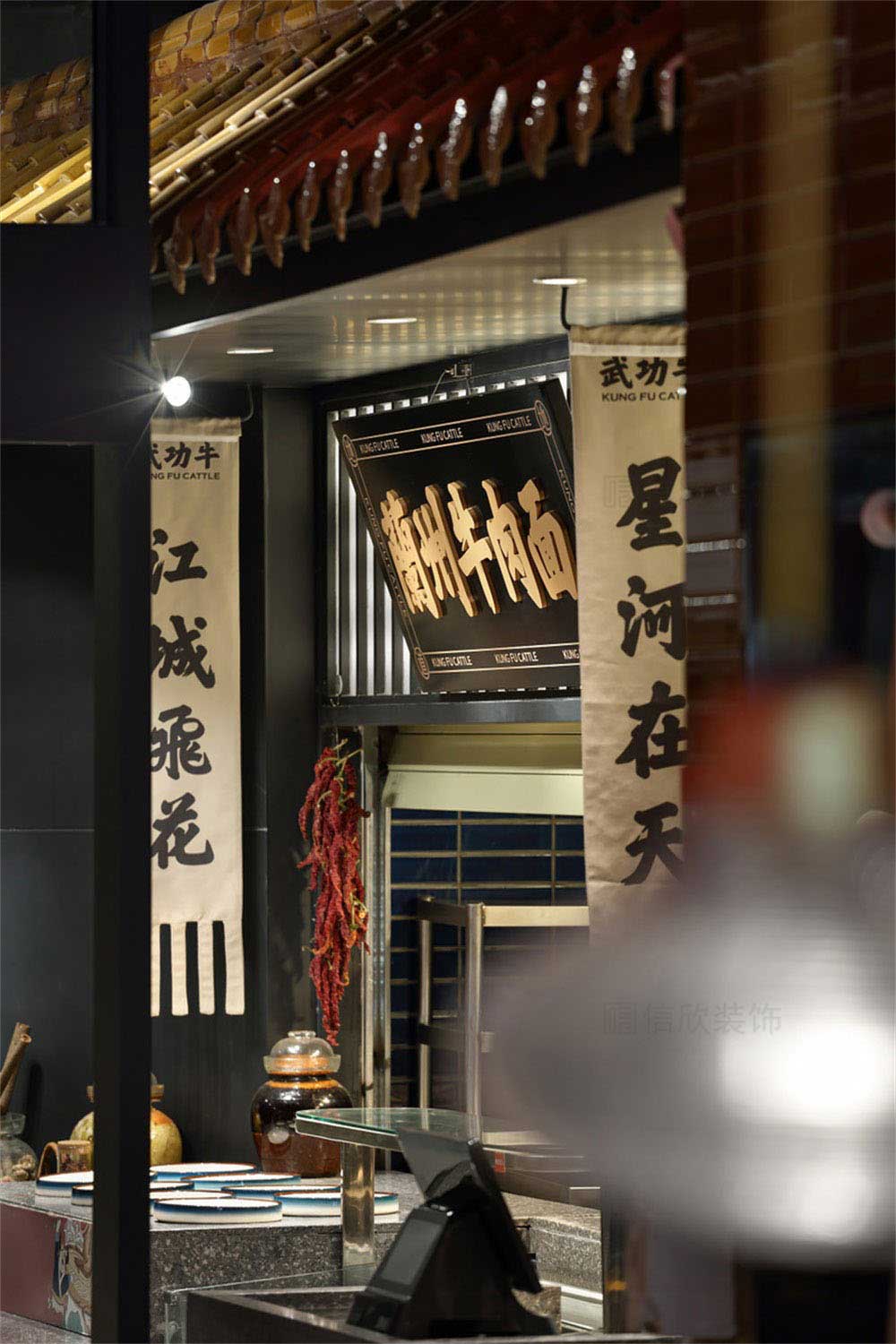 深圳新中式风格牛肉餐饮店装修设计案例材料质感