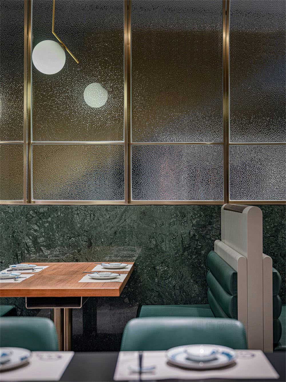 深圳宝安轻奢风格铁板烧餐厅装修设计空间布局