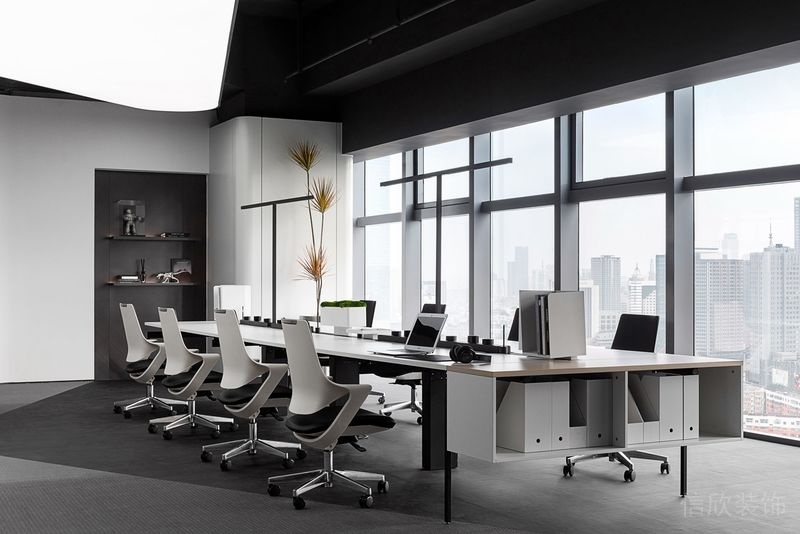 深圳福田卓越城现代风格办公室装修设计桌椅组合