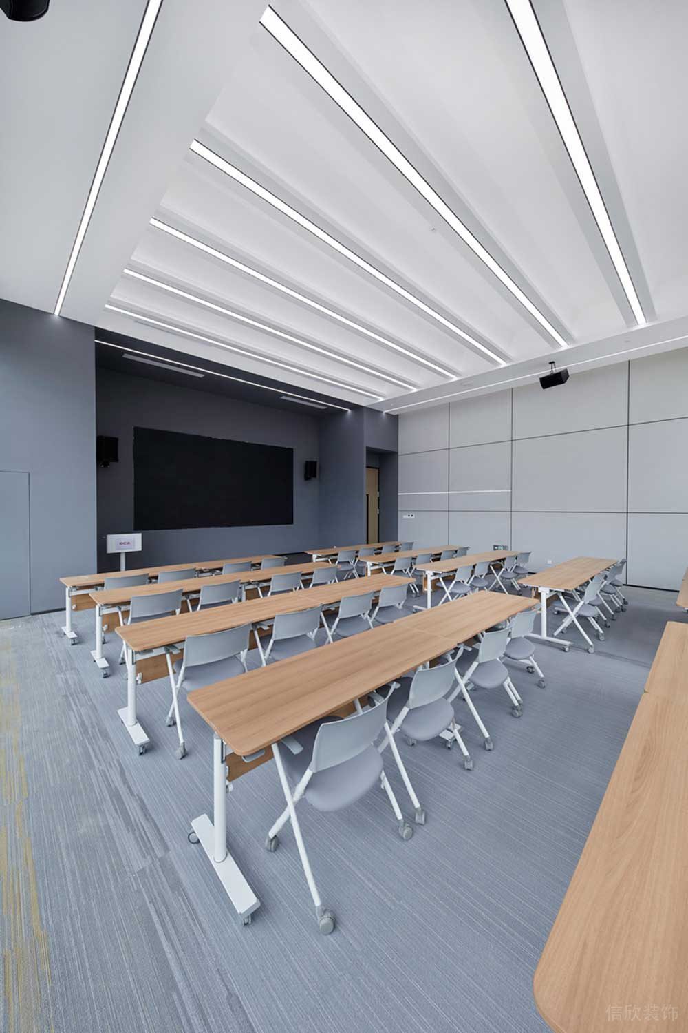 南山区讯美科技广场现代风格办公室装修地面铺贴