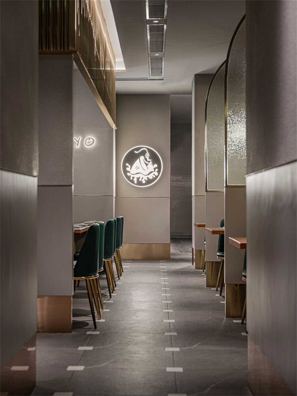 深圳宝安轻奢风格铁板烧餐厅装修设计墙面装饰