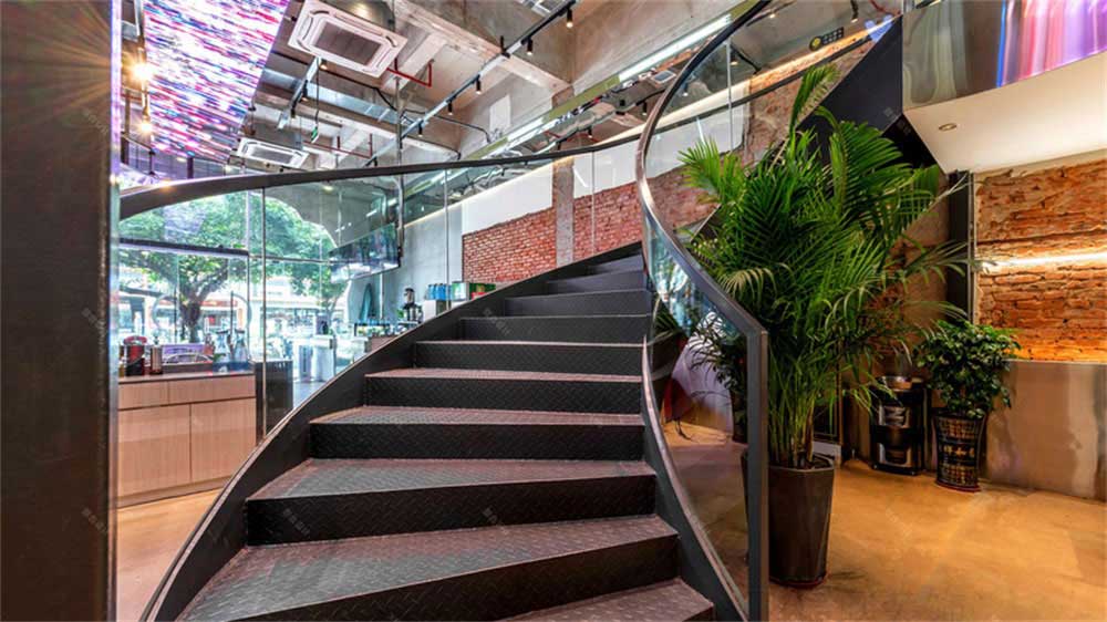 工业风烤肉店餐饮装修设计实景案例楼梯