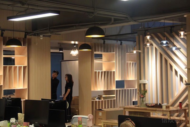 北欧工业风办公室公共事务区装修图