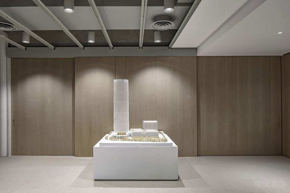简约工业风办公室前厅过廊展示区装修图