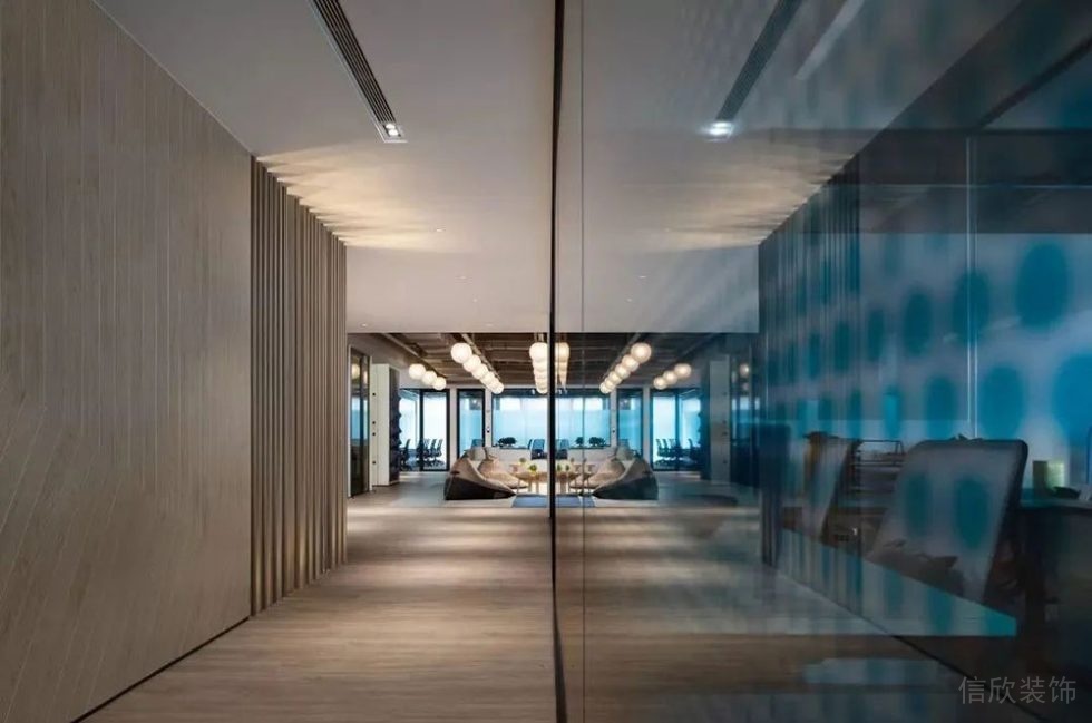 现代风格办公场所案例过廊空间设计装修图
