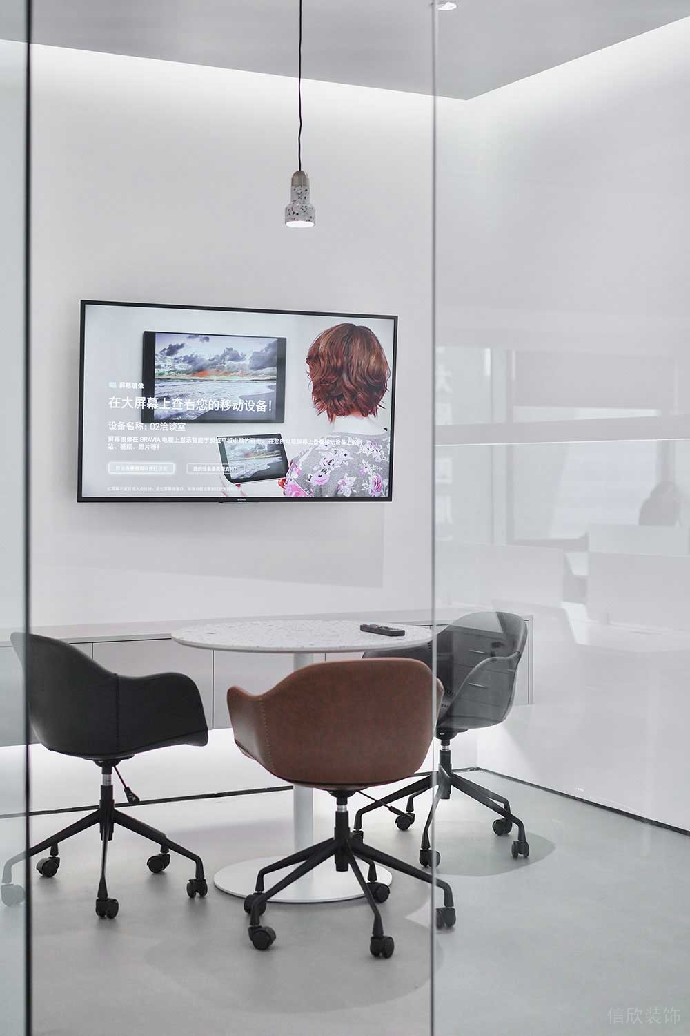 现代风格办公场所商务洽谈室空间装修图