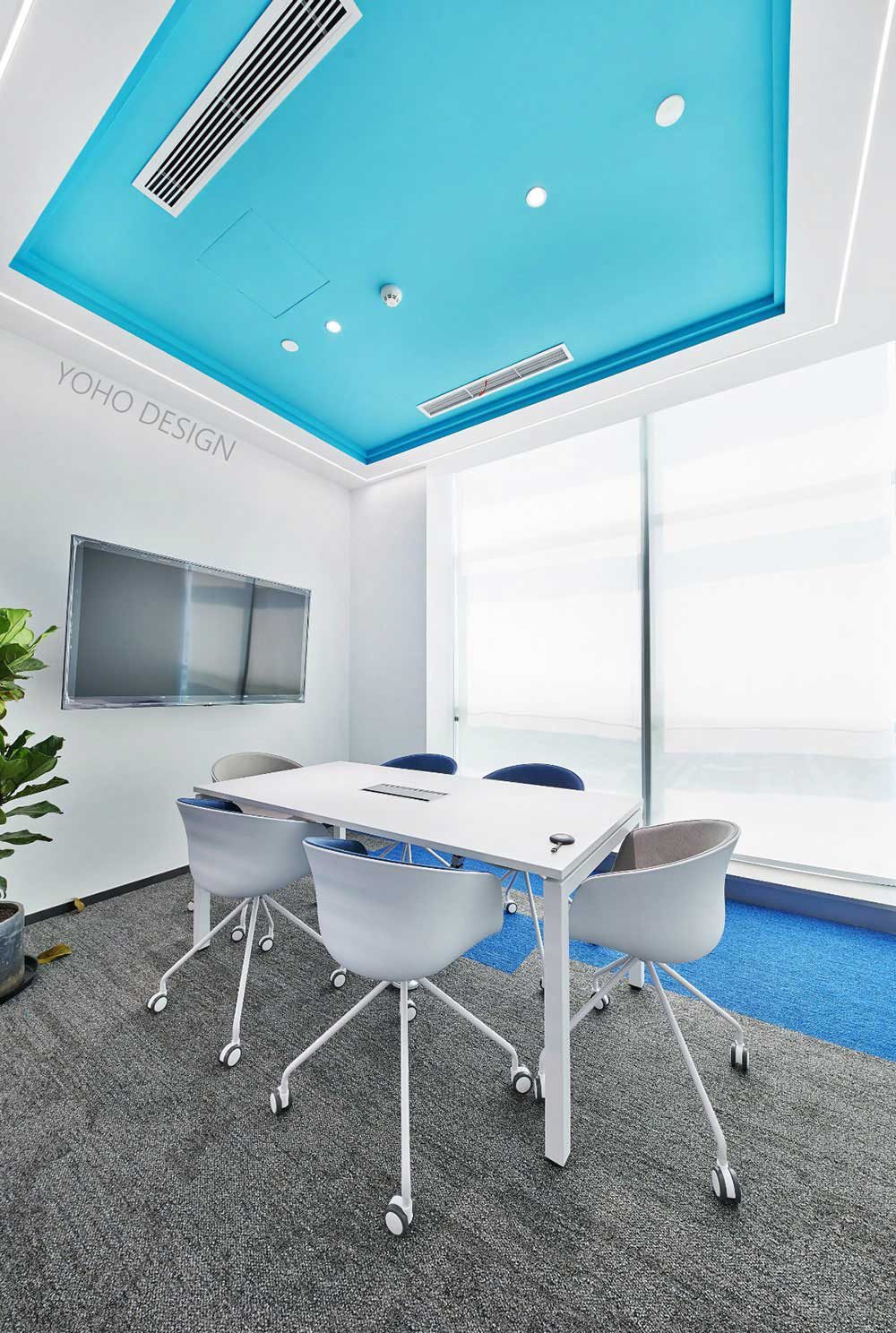 现代风格商务办公空间会客洽谈室设计装修图