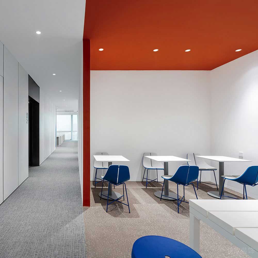 现代风格商务办公室过廊洽谈区设计装修图