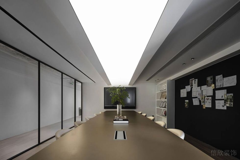 现代简约风格办公场所商务洽谈会议室空间装修图