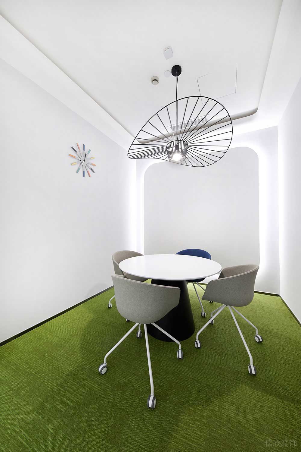 现代简约风格商务办公空间小型会客洽谈室装修图
