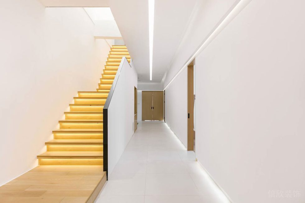 现代简约风格商务办公室楼梯过道设计案例装修图