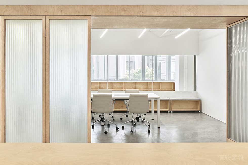 简约北欧风写字楼会议室入口木框玻璃门效果图