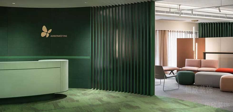 简约风格办公室前台绿色背景墙装修图