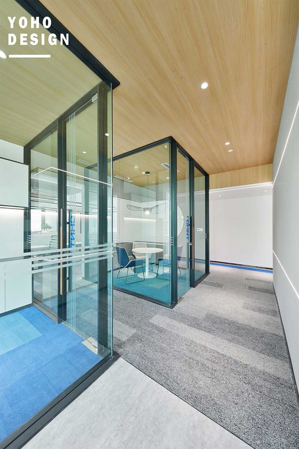 现代简约风格办公空间装修案例走廊效果图