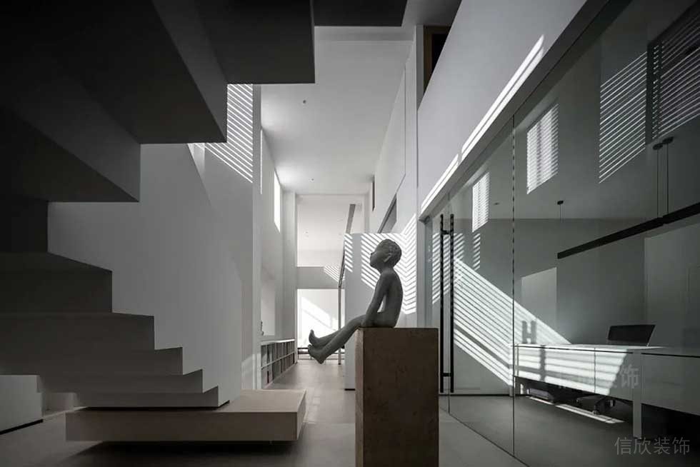 现代简约风格办公室案例楼梯空间艺术雕塑效果图