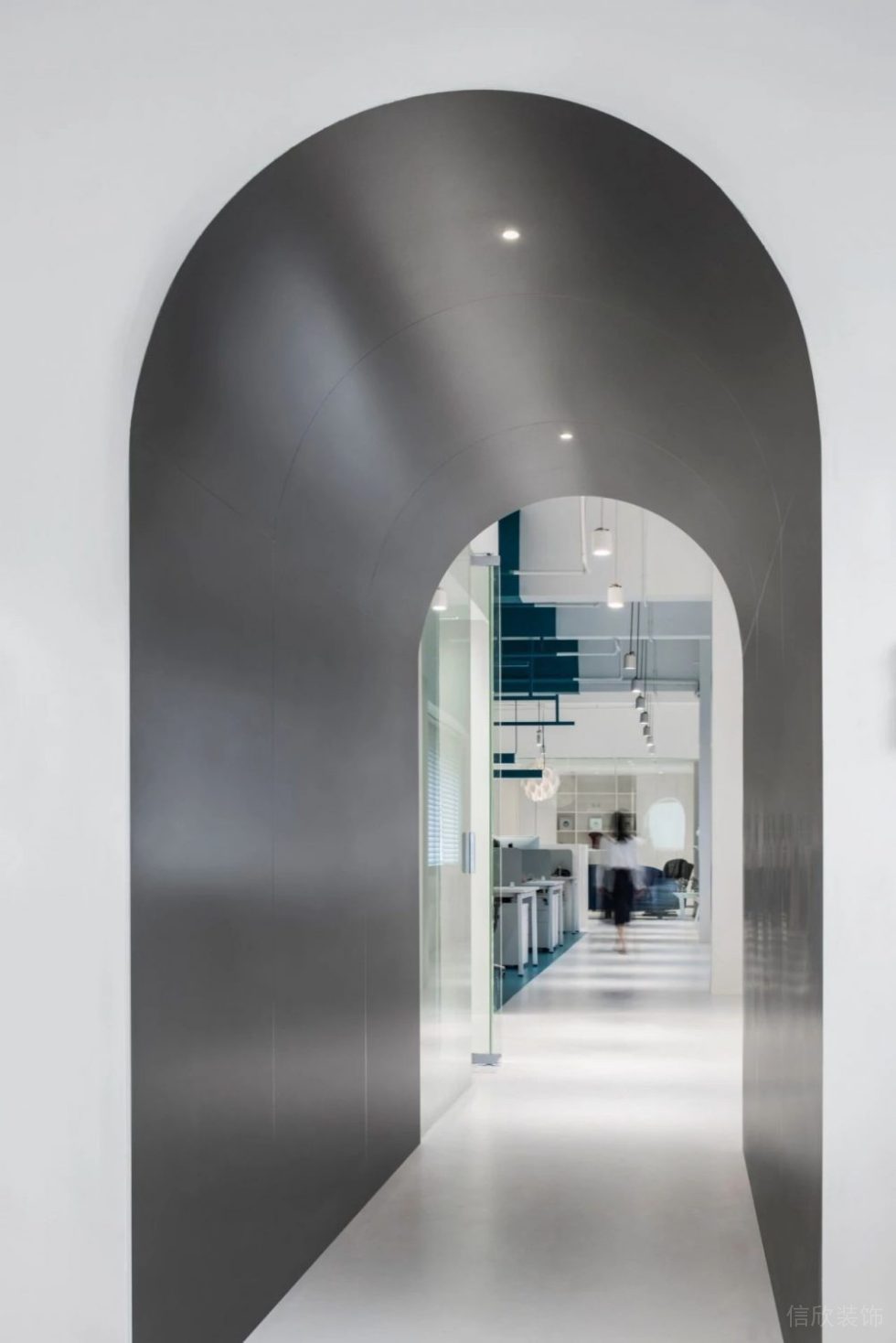 现代简约风格办公室拱形门洞装修图
