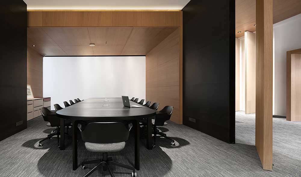 深圳市龙华1200平原木风办公室装修设计会议室