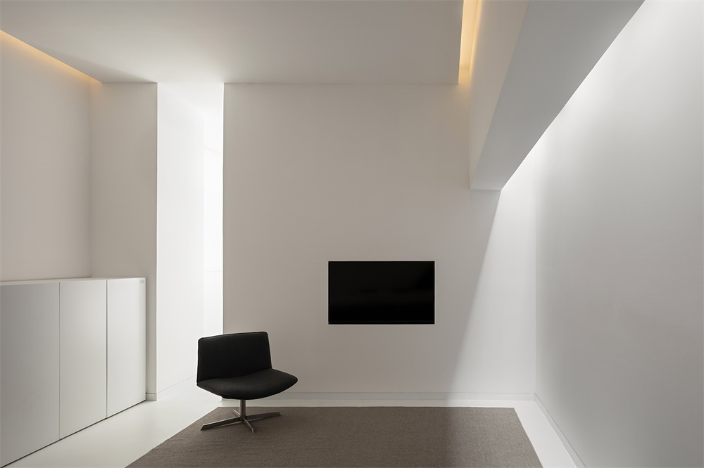 黑白现代简约办公室设计装修接待区