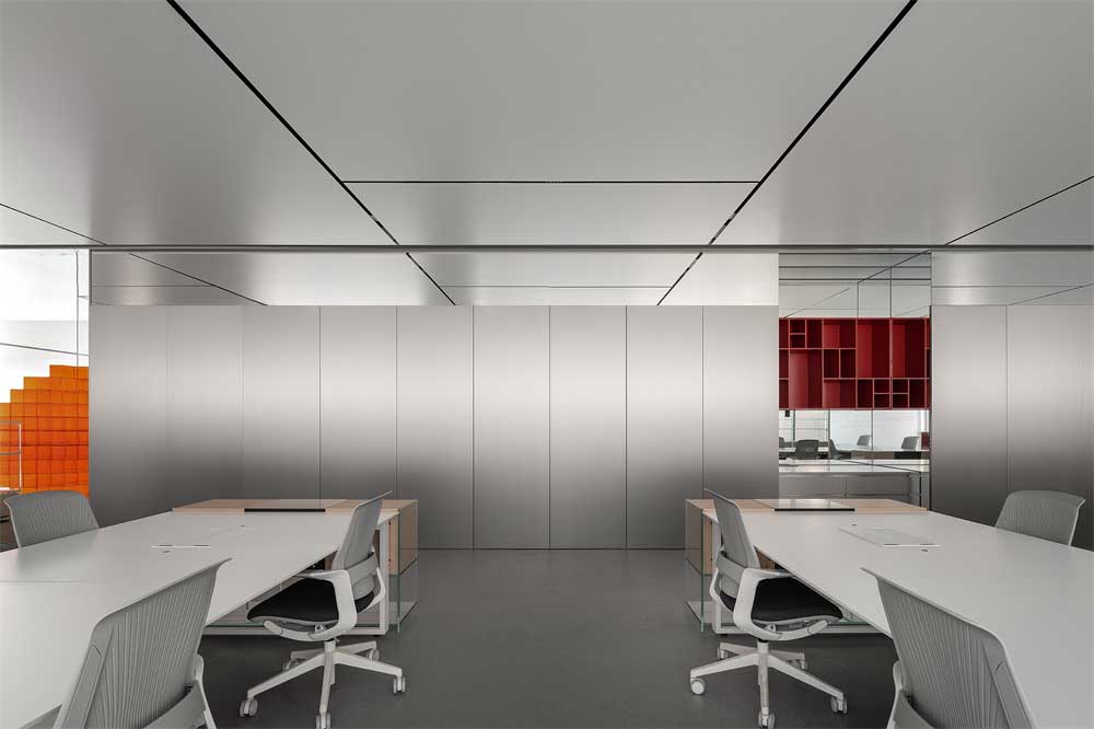 深圳福田800平方现代简约风格办公室装修办公区哑光灰金属饰面铝塑板