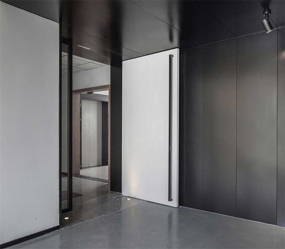 深圳龙岗300平方极简风格办公室装修入户门厅