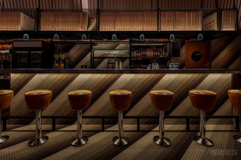 深圳龙华苹果园美式工业风披萨店装修案例吧台用餐区效果图