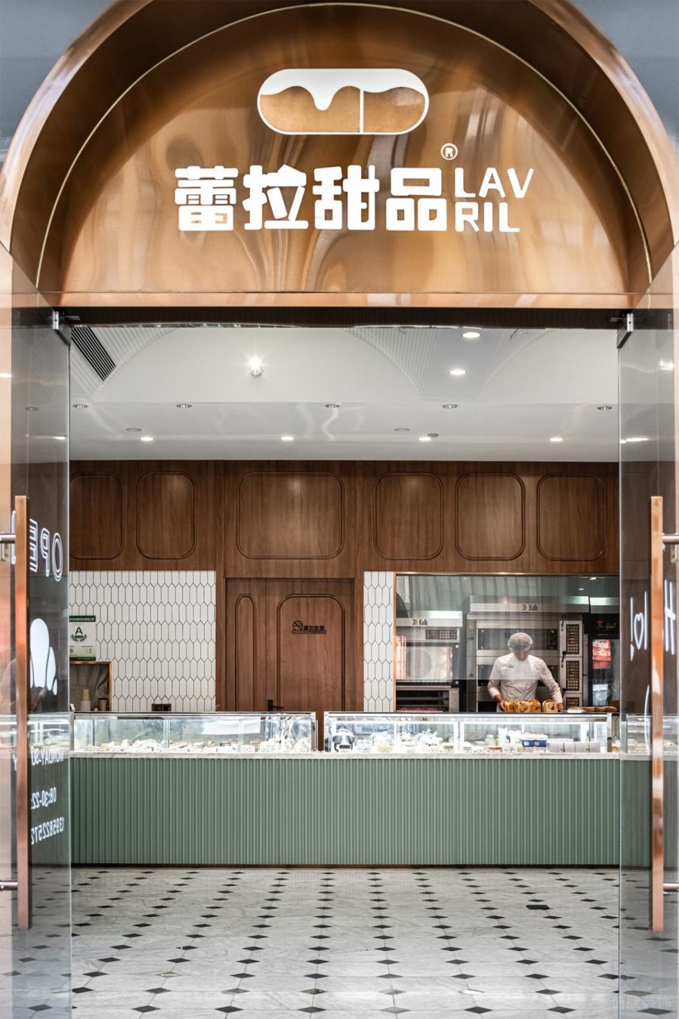 深圳市宝安区石岩原木风甜品店装修设计 蕾拉甜品弧形金属玻璃门