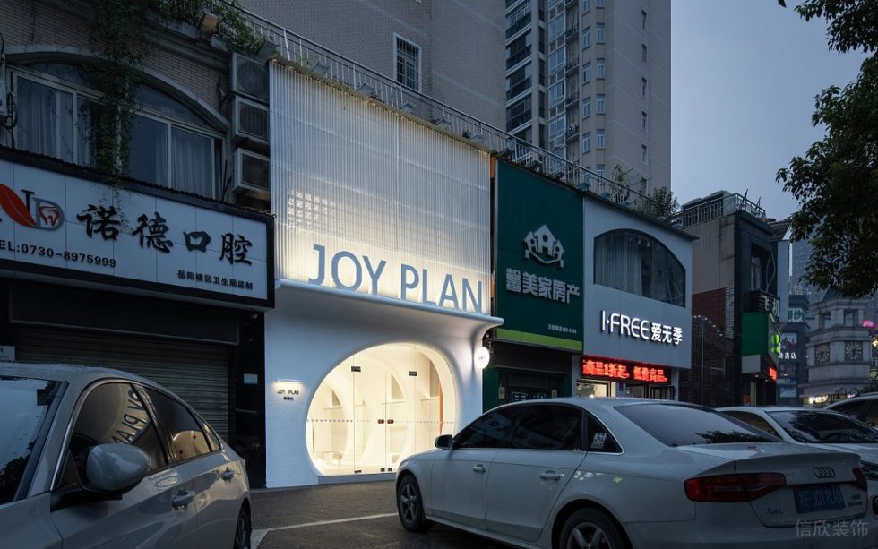 深圳市龙岗区横岗joy Plan 女装店装修设计门厅2