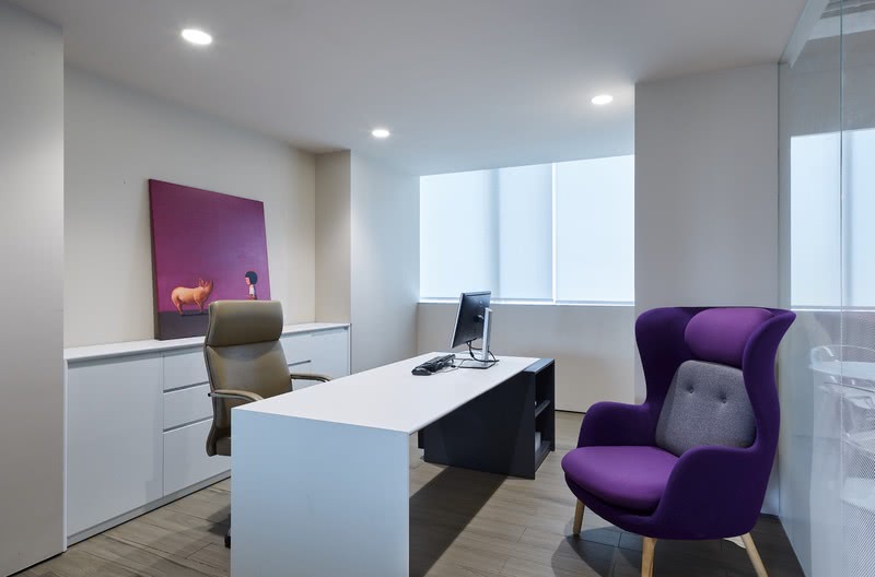 集浩大厦部门经理办公室紫色办公椅