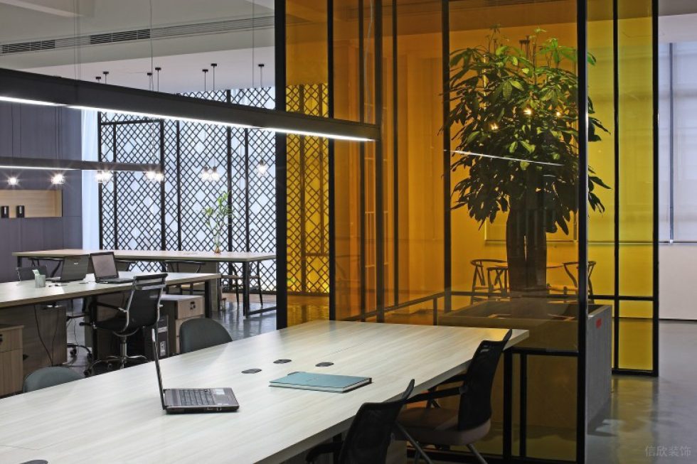 深圳罗湖国信证券大厦简约风格办公室装修案例线条吊灯