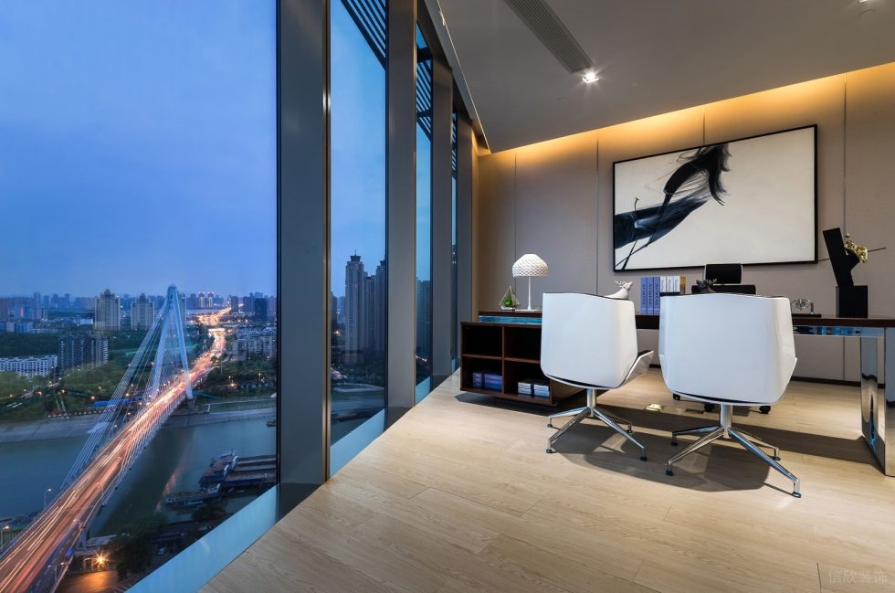 深圳南山振业国际商务中心800平方米现代轻奢风办公室装修案例总经理办公室