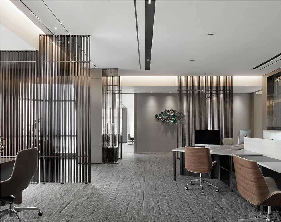 深圳福田卓越世纪中心800平方米现代新中式风格办公室装修案例茶色不锈钢格栅屏风