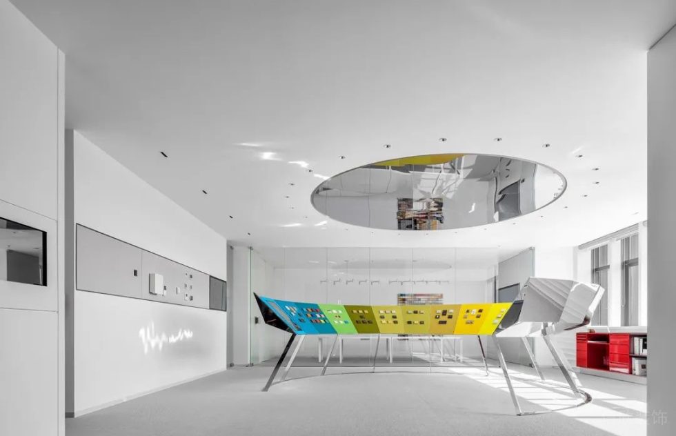 深圳龙岗科尔达大厦900平方米极简艺术风办公室装修案例展厅