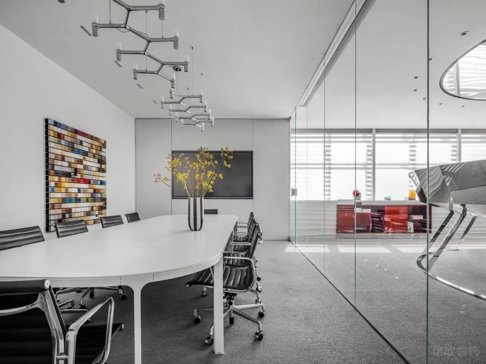 深圳龙岗科尔达大厦900平方米极简艺术风办公室装修案例会议室
