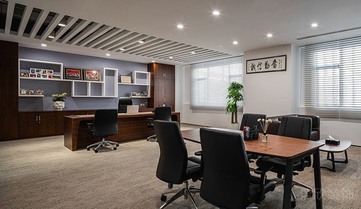 深圳龙岗联汇中心1500平方米现代工业风办公空间装修设计案例董事长办公室