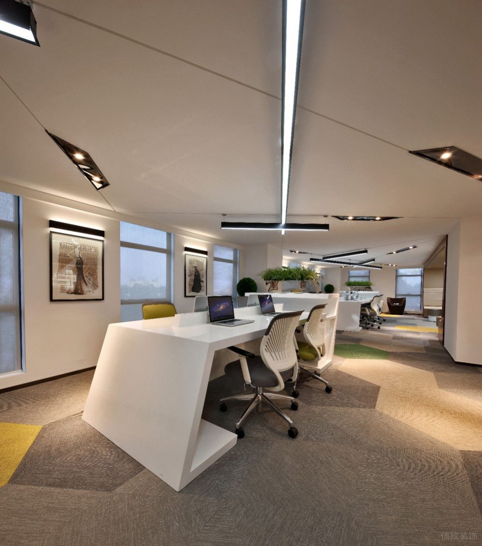 深圳罗湖物资控股置地大厦900平方米现代主义时尚风loft办公室装修案例一层办公区特色造型工作台